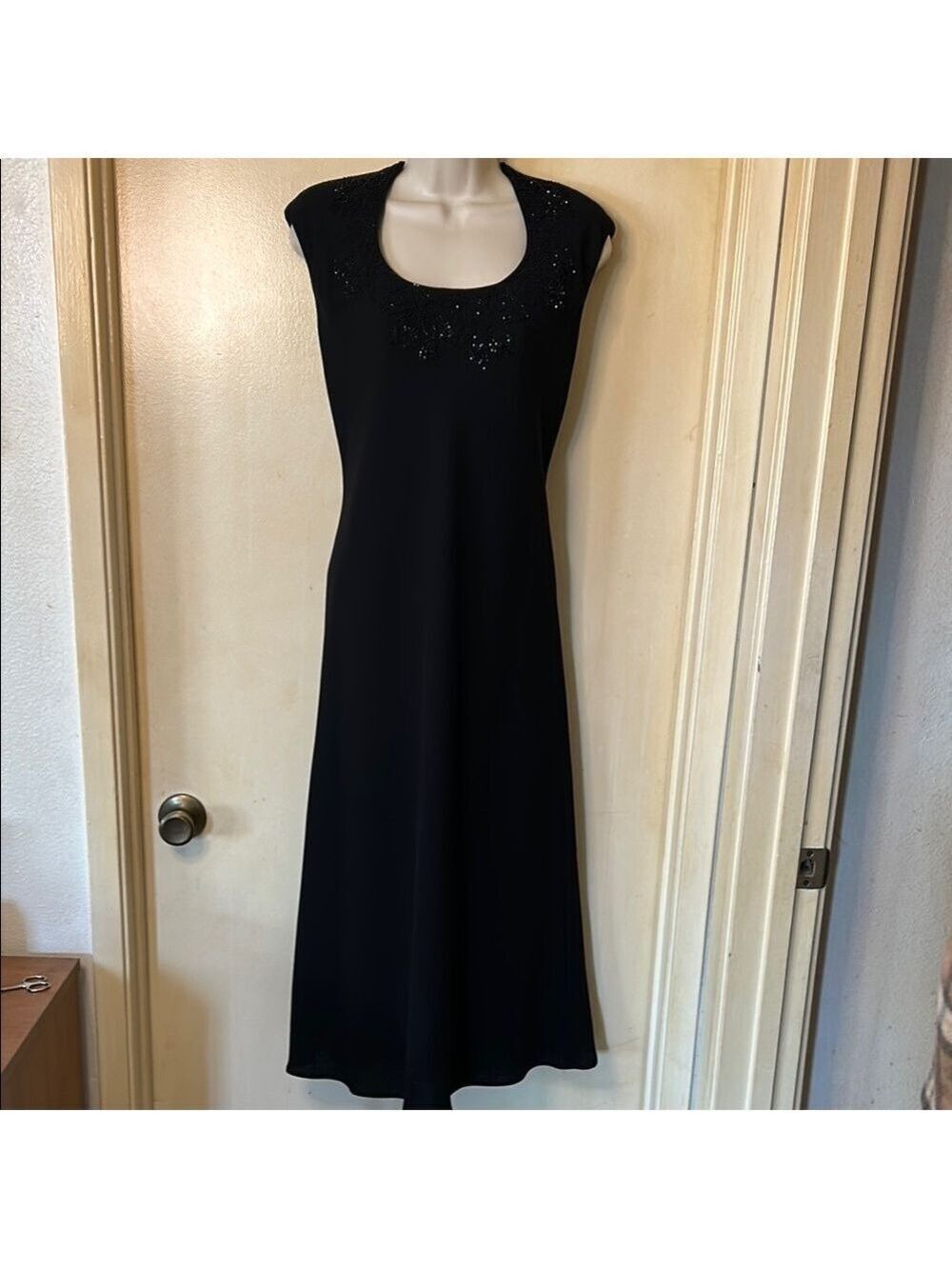 Jones New York Black Tea Length Sheath Dress with Beaded Scoop Neck size 8